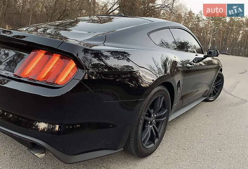 Купе Ford Mustang 2015 в Києві