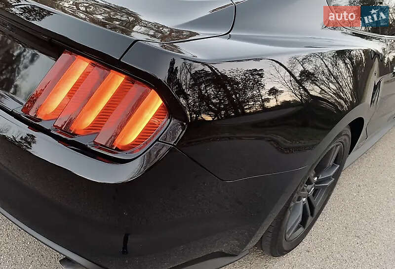 Купе Ford Mustang 2015 в Києві