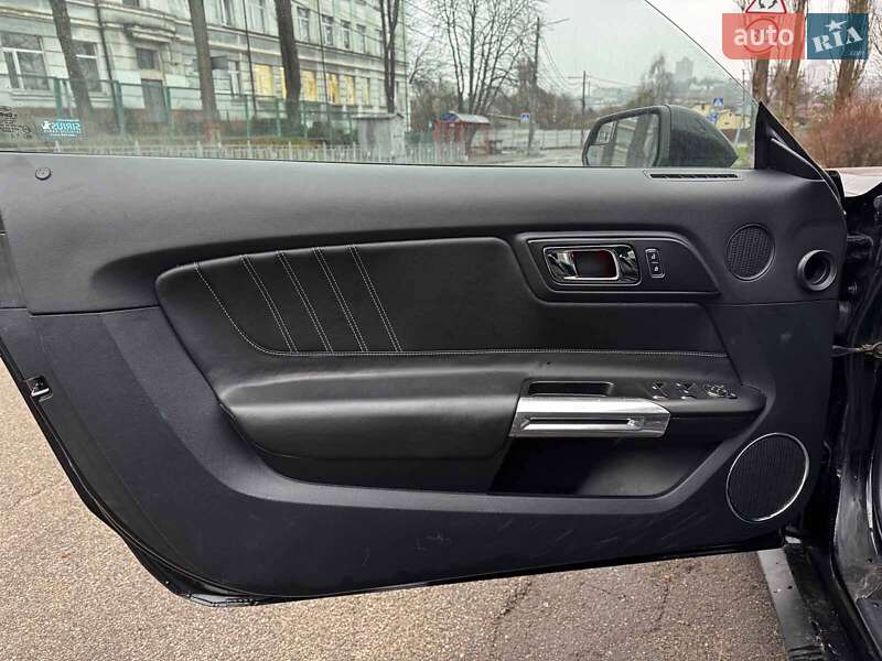 Кабриолет Ford Mustang 2016 в Киеве фото 11 Кабриолет Ford Mustang 2016 в Киеве