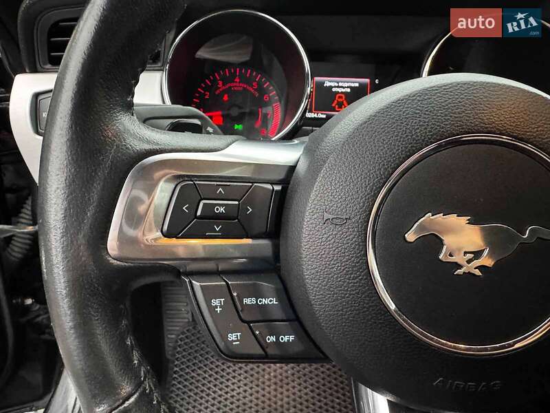 Кабриолет Ford Mustang 2016 в Киеве фото 18 Кабриолет Ford Mustang 2016 в Киеве