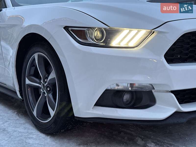 Кабриолет Ford Mustang 2015 в Киеве