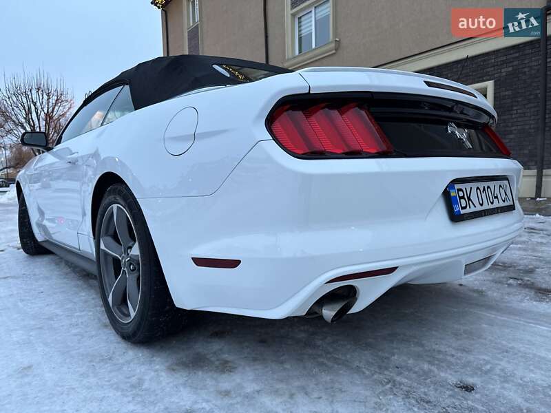 Кабриолет Ford Mustang 2015 в Киеве