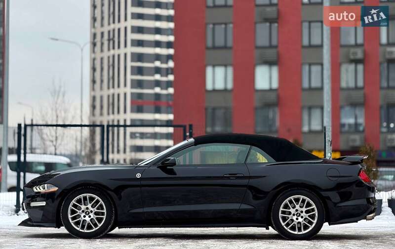 Кабриолет Ford Mustang 2015 в Киеве