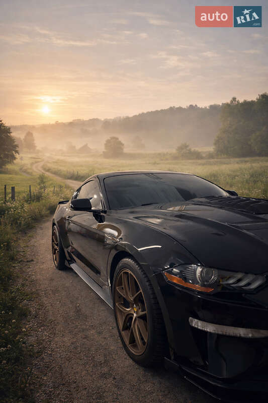 Купе Ford Mustang 2018 в Києві фото 10 Купе Ford Mustang 2018 в Києві