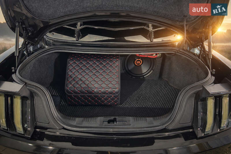 Купе Ford Mustang 2018 в Києві фото 26 Купе Ford Mustang 2018 в Києві