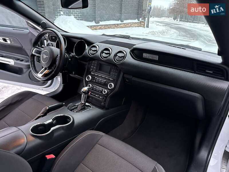 Кабріолет Ford Mustang 2015 в Києві фото 31 Кабріолет Ford Mustang 2015 в Києві