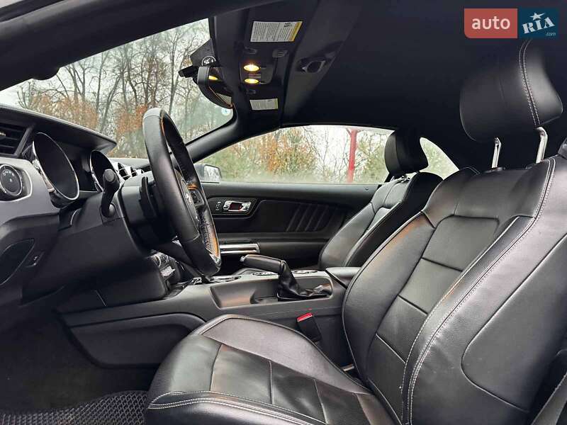 Кабриолет Ford Mustang 2016 в Киеве