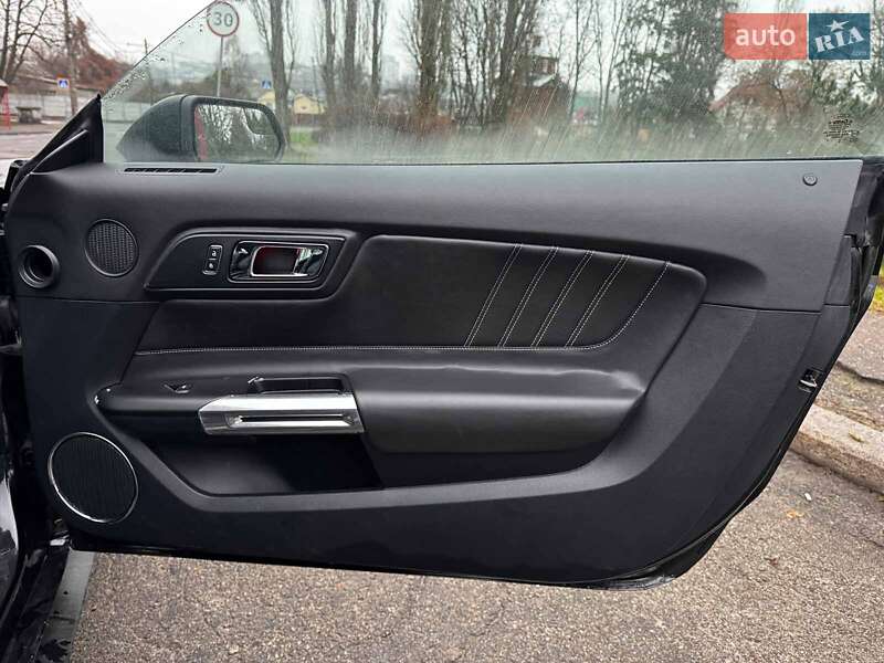 Кабриолет Ford Mustang 2016 в Киеве