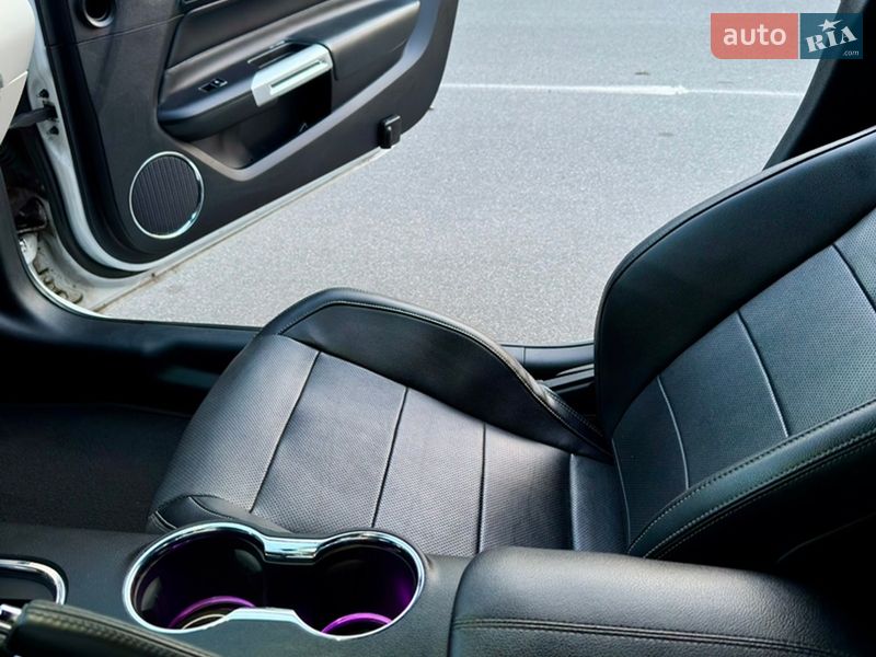 Купе Ford Mustang 2015 в Киеве фото 25 Купе Ford Mustang 2015 в Киеве