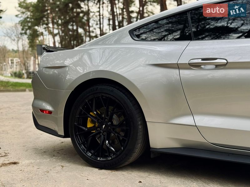 Купе Ford Mustang 2016 в Львові