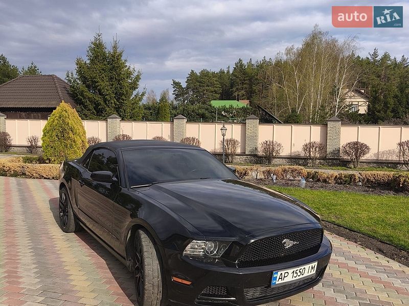 Кабриолет Ford Mustang 2014 в Львове