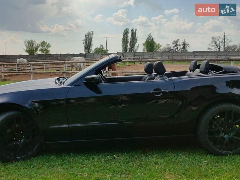 Кабриолет Ford Mustang 2014 в Львове