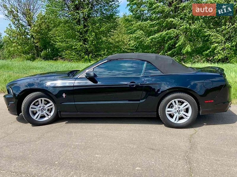 Кабріолет Ford Mustang 2012 в Смілі