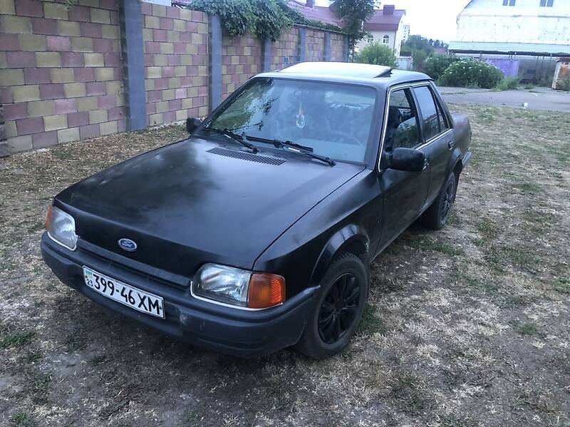 Седан Ford Orion 1989 в Волочиске