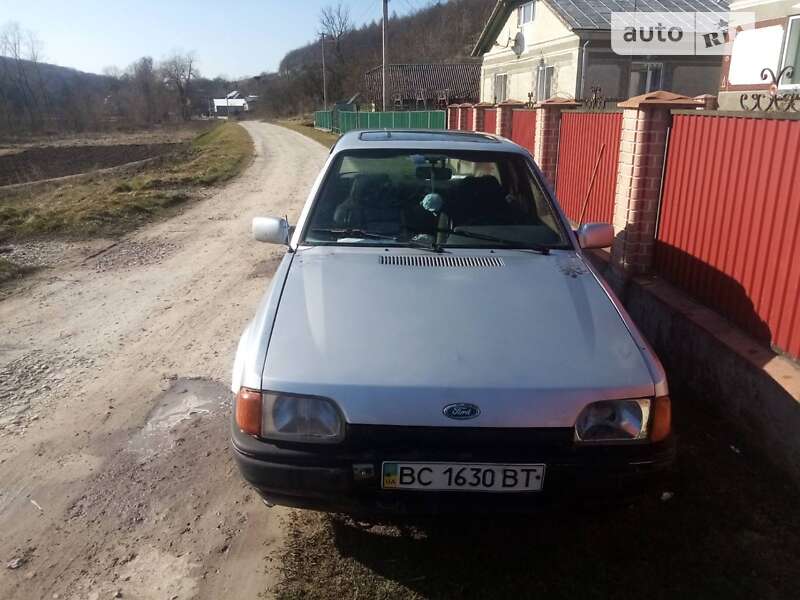 Седан Ford Orion 1989 в Теребовле