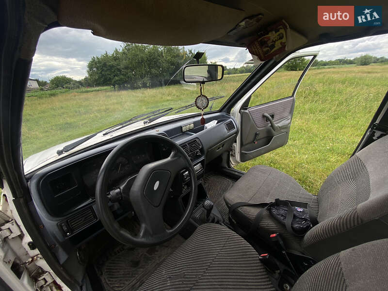 Седан Ford Orion 1987 в Остроге