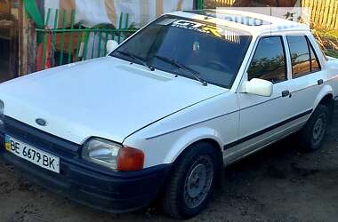 Седан Ford Orion 1988 в Вознесенську