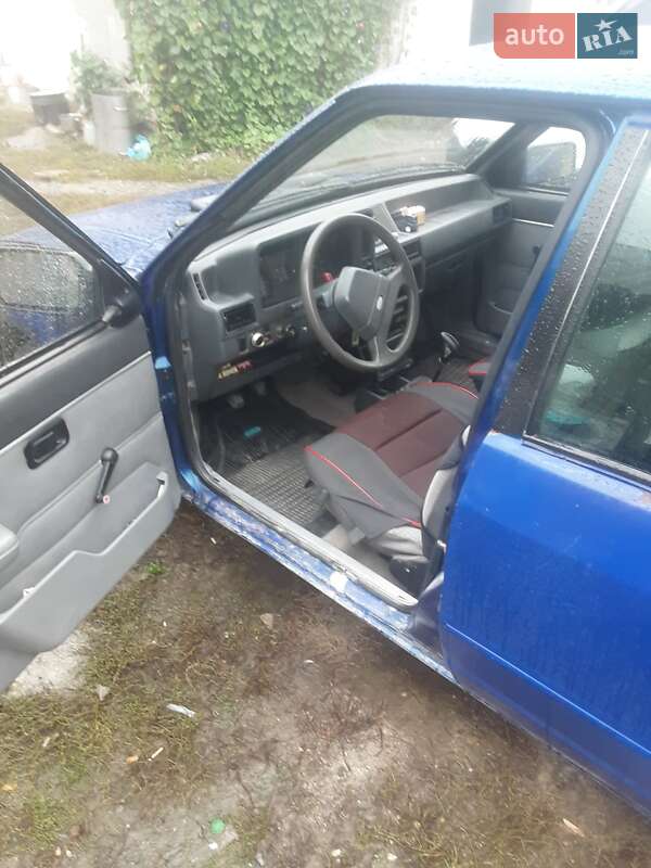 Седан Ford Orion 1984 в Дунаївцях