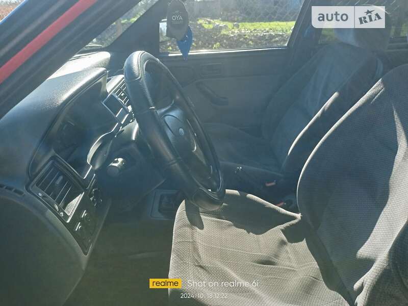 Седан Ford Orion 1993 в Самборе