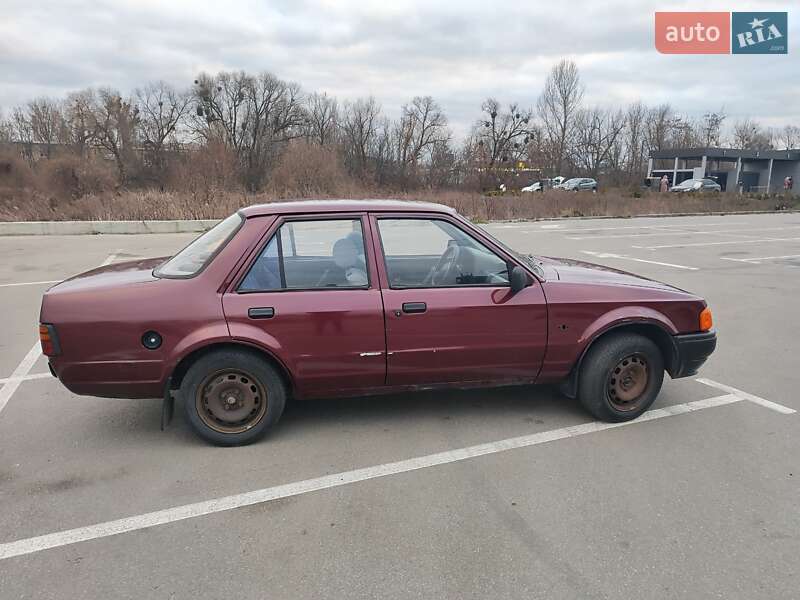 Седан Ford Orion 1989 в Киеве