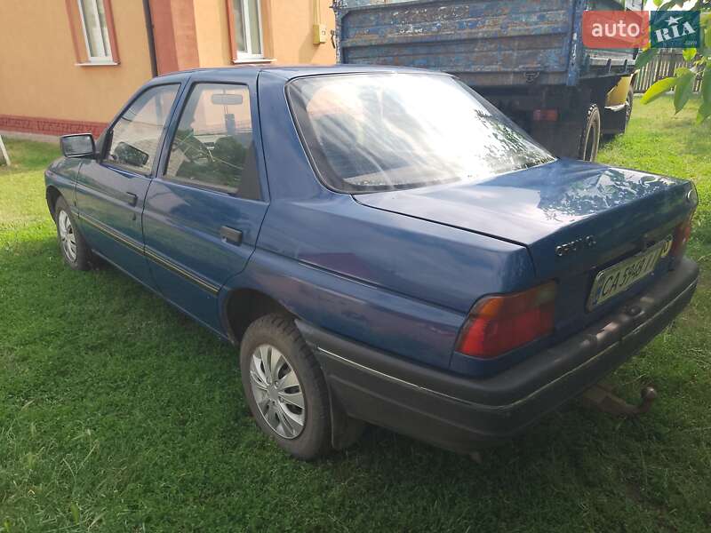 Седан Ford Orion 1992 в Драбове