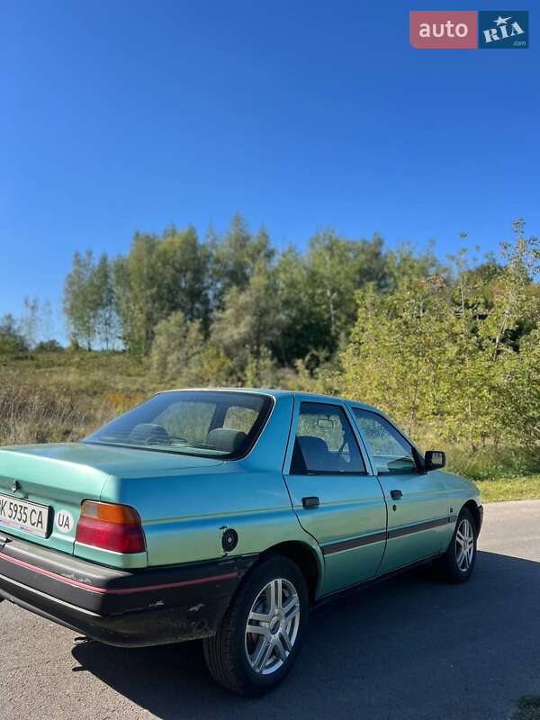 Седан Ford Orion 1990 в Ровно фото 4 Седан Ford Orion 1990 в Ровно