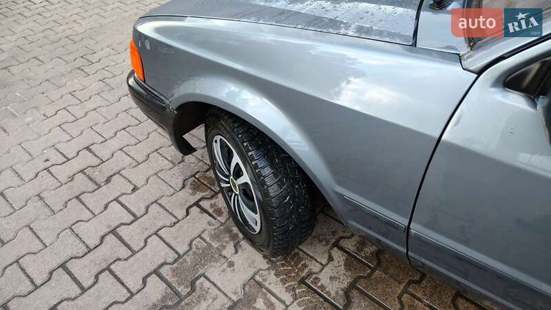 Седан Ford Orion 1988 в Сумах