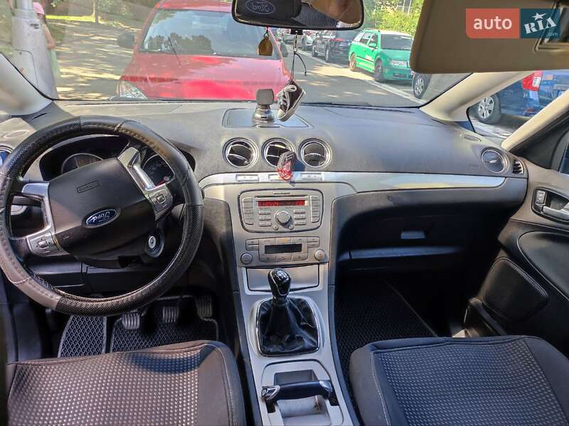 Минивэн Ford S-Max 2008 в Вилке