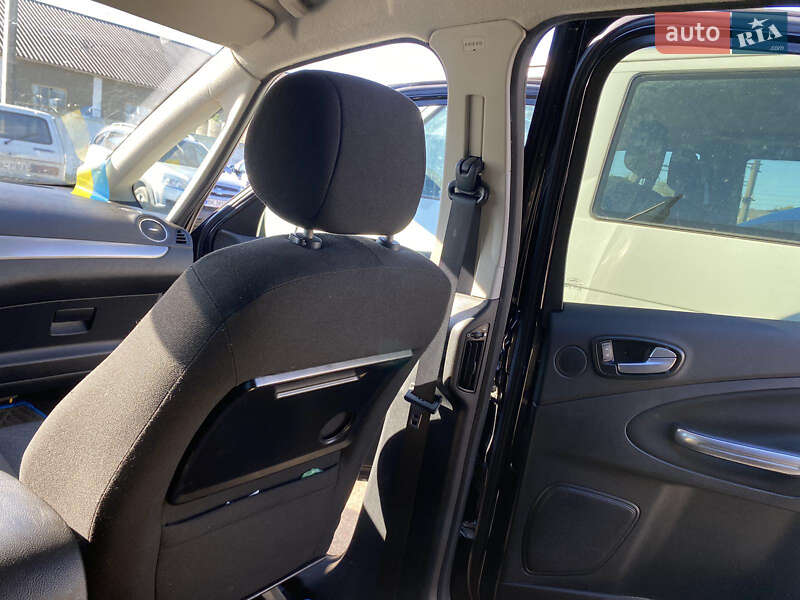 Минивэн Ford S-Max 2009 в Дубно