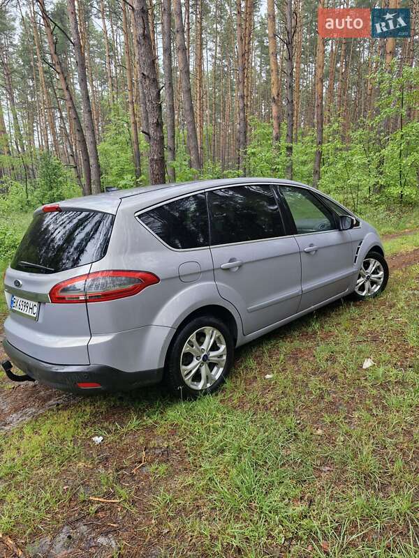 Мінівен Ford S-Max 2011 в 