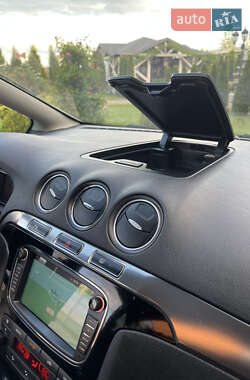 Минивэн Ford S-Max 2011 в 