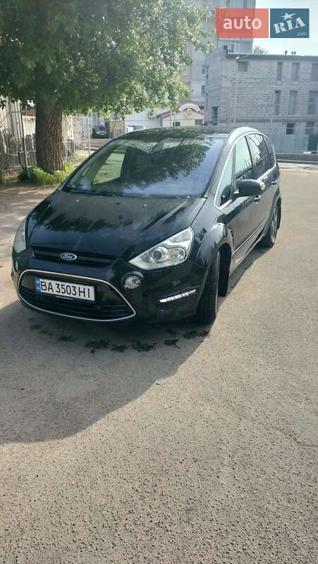 Минивэн Ford S-Max 2011 в 
