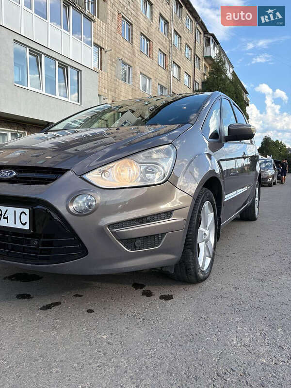 Минивэн Ford S-Max 2012 в Снятине