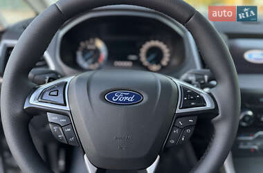 Минивэн Ford S-Max 2020 в 