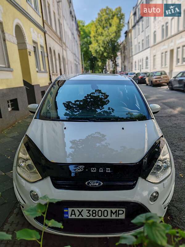 Минивэн Ford S-Max 2013 в 