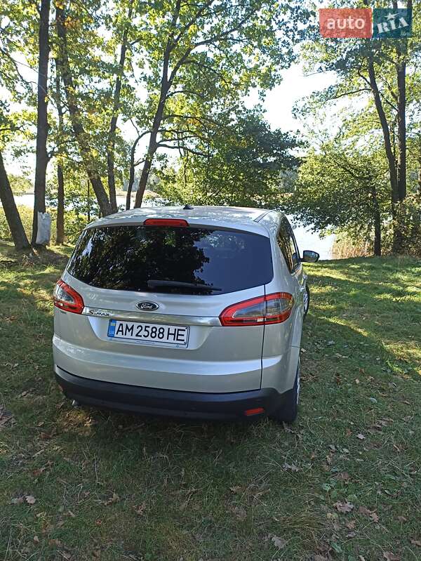 Минивэн Ford S-Max 2013 в Коростене