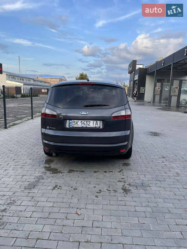 Минивэн Ford S-Max 2007 в Березному