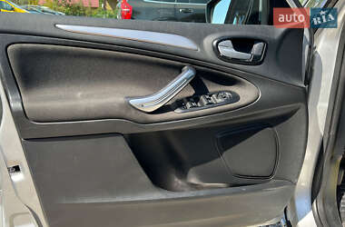 Минивэн Ford S-Max 2011 в 