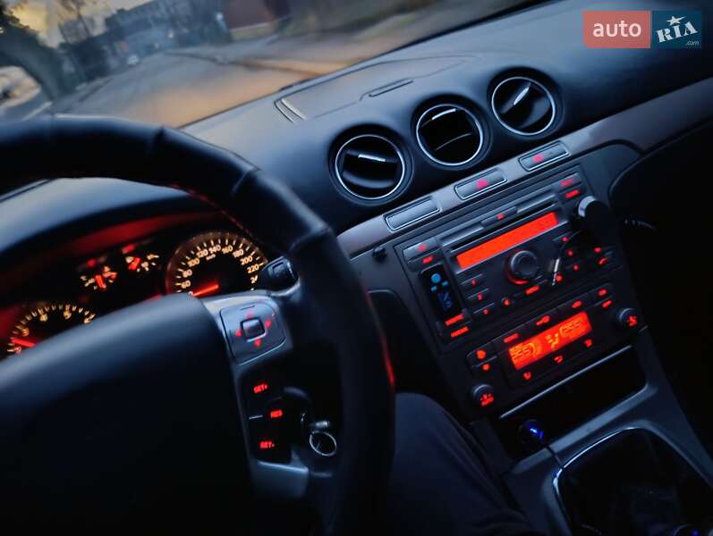 Минивэн Ford S-Max 2006 в Владимире