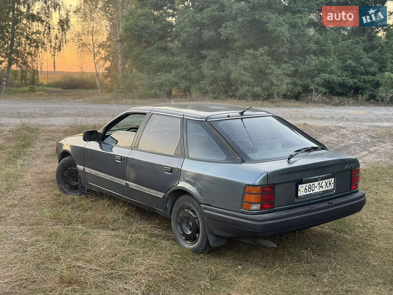 Седан Ford Scorpio 1988 в Сарнах