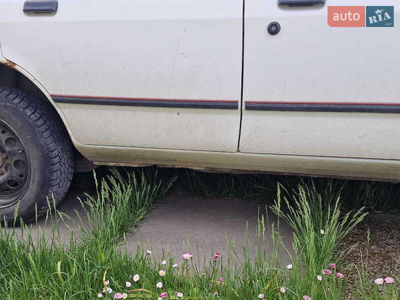 Седан Ford Sierra 1988 в Кицмани фото 6 Седан Ford Sierra 1988 в Кицмани