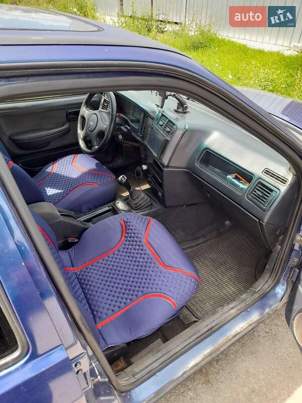 Седан Ford Sierra 1992 в Ружині