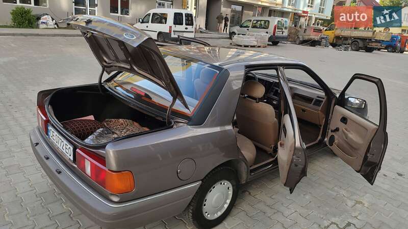Седан Ford Sierra 1987 в Черновцах