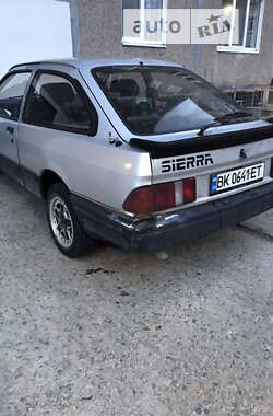 Купе Ford Sierra 1986 в Вараше