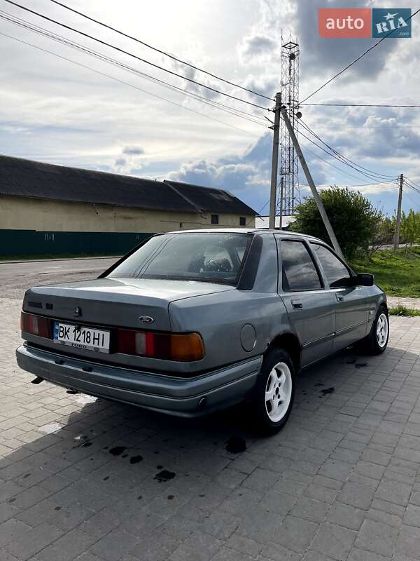 Седан Ford Sierra 1989 в Бродах