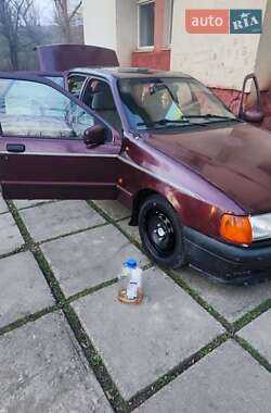 Седан Ford Sierra 1989 в Сторожинце