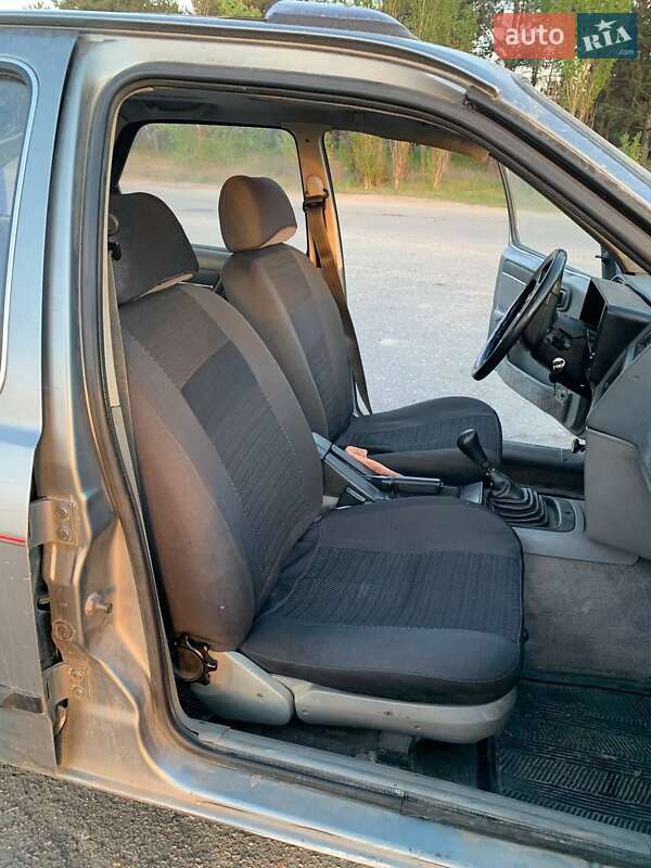 Лифтбек Ford Sierra 1984 в Витовском районе