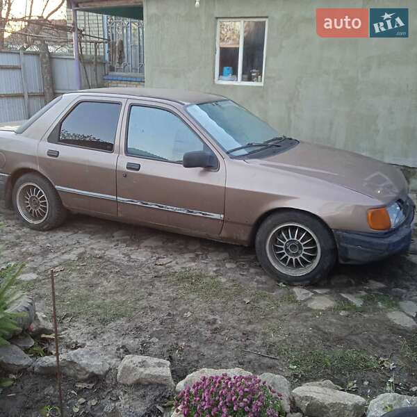 Седан Ford Sierra 1988 в Путивле