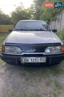 Седан Ford Sierra 1988 в Сарнах