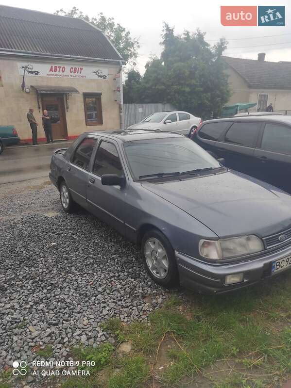 Седан Ford Sierra 1987 в Комарному